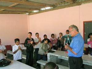 Randy praying before lunch in Quimixto